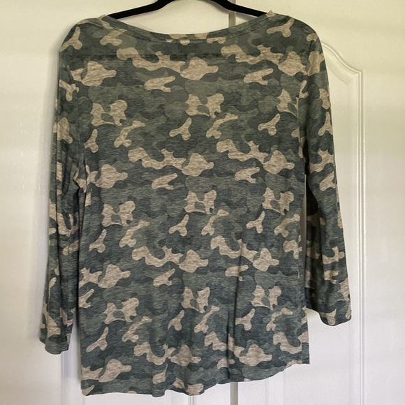 Nicole Miller Linen Camo Top - Picture 4 of 8